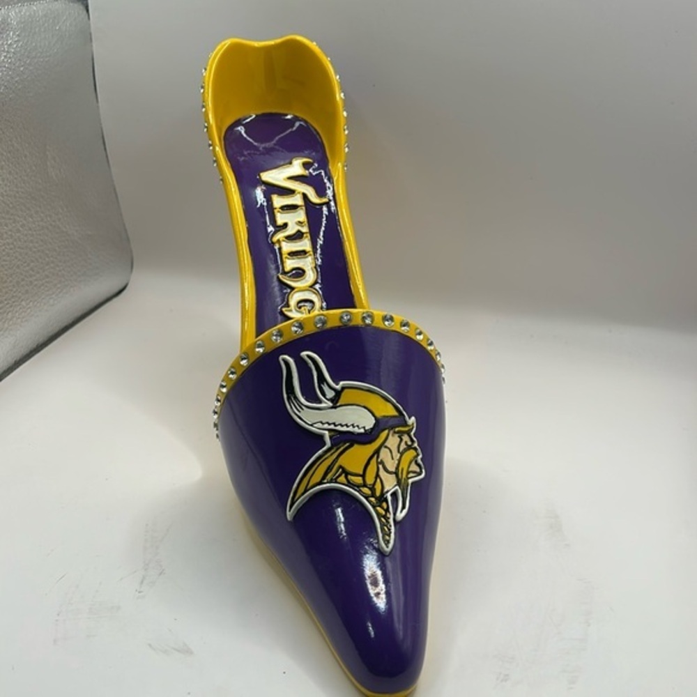 Minnesota Vikings wine bottle holder. 💜🍾